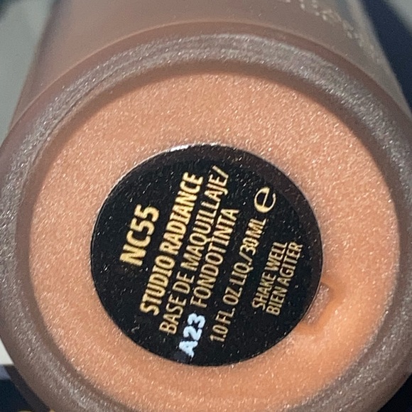 x1 MAC NC55 STUDIO RADIANCE SERUM POWDERED FOUNDATION BRAND NEW BOXED - Picture 3 of 11